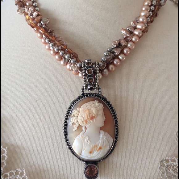 Mars and Valentine Jewelry - Beautiful Mars and Valentine cameo necklace